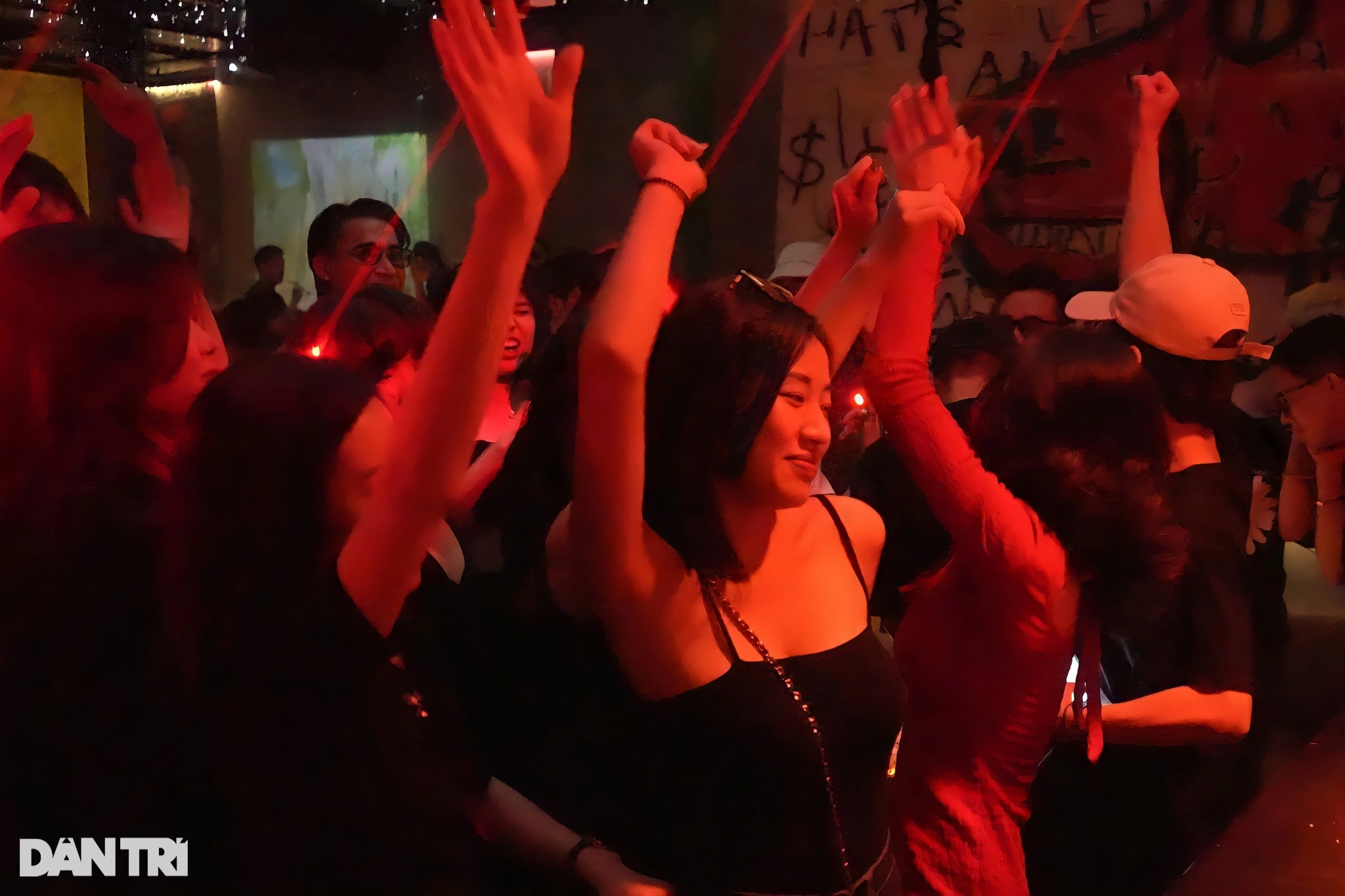 Beautiful Vietnamese Bar Girls